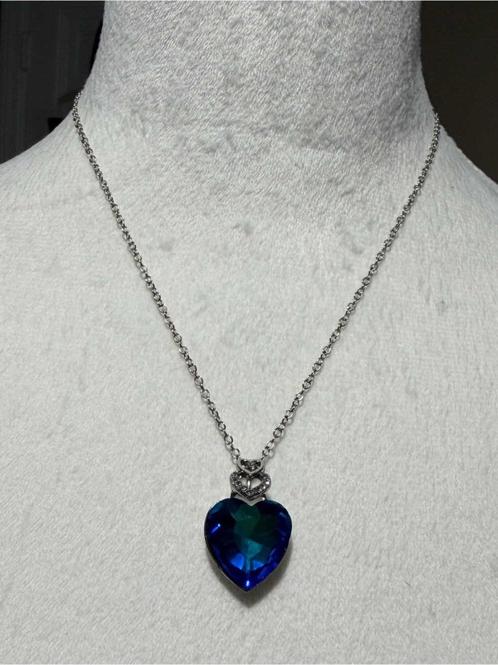 Titanic Heart of the Ocean Blue Crystal Pendant Necklace
